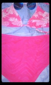 Pineapple top mesh bottom peachy 🍑