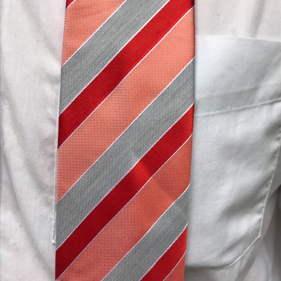 100% silk red striped tie by Geoffrey Beene - Picture 2 of 3