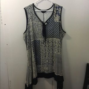 ❤️YOURS brand top. Super cute,