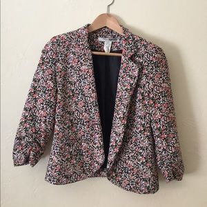 Floral blazer with 3/4 sleeves