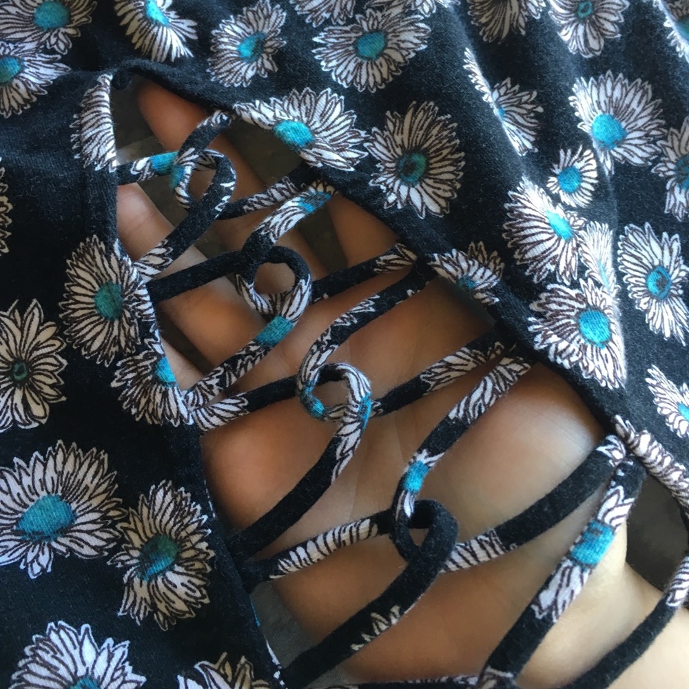 Floral Crop Top Ⓜ️ - Picture 2 of 3
