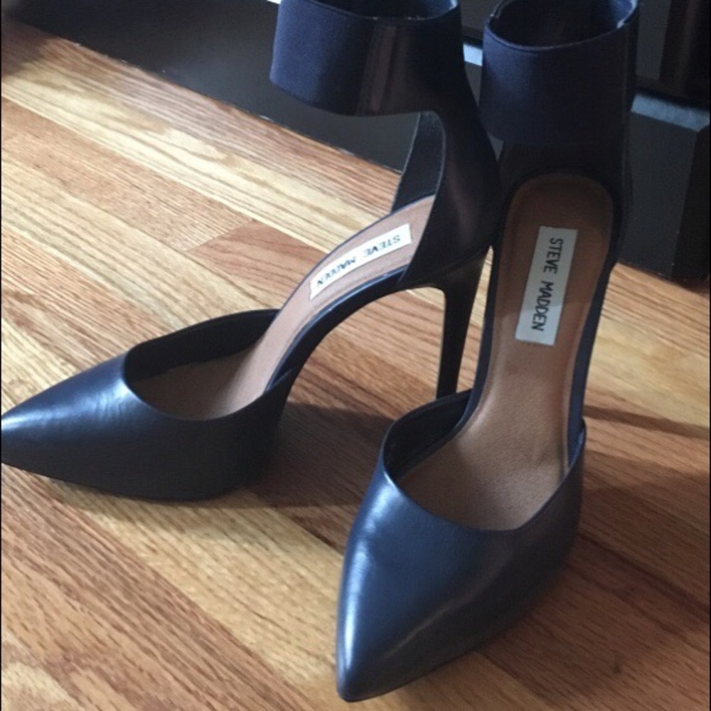 Steve Madden Navy Blue stiletto heels