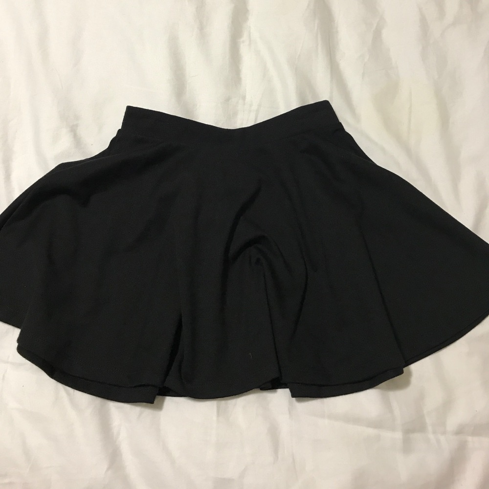 Black skater skirt