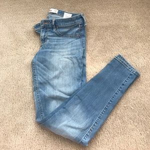 Size 5R Hollister Jeans
