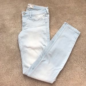 Size 5R Light Hollister Jeans