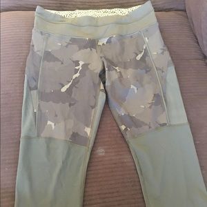 Lululemom Camo crop leggings