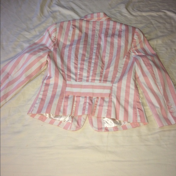 Blazer - Picture 3 of 3