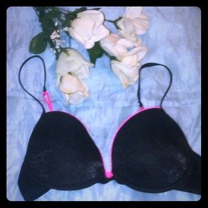 Bra with hot pink straps 😍😍