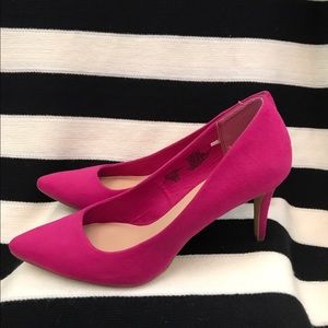 Fushia pointed toe heel