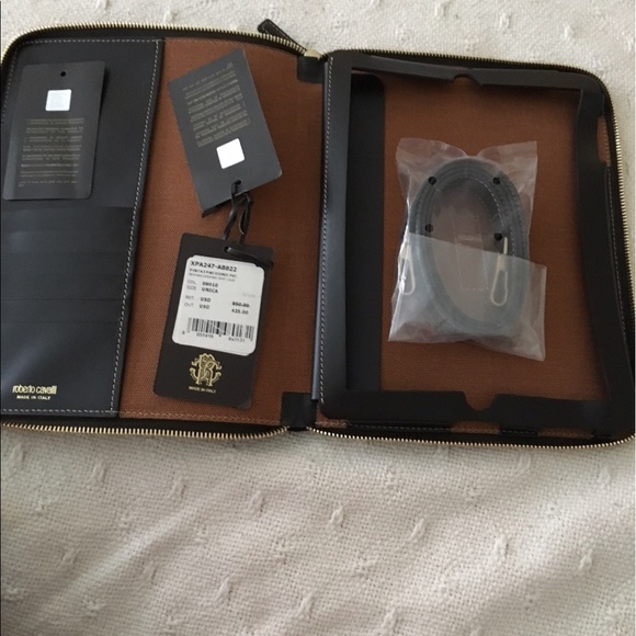 Roberto cavali leopard print IPAD Case w/ strap - Picture 3 of 3