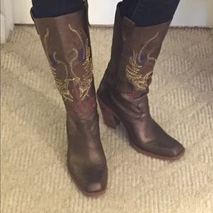 NWOT Gianni Bini copper stitched boots