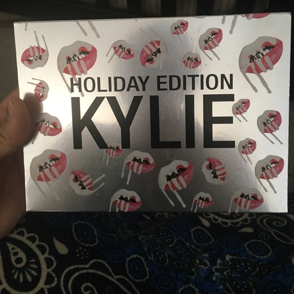 Kylie jener holiday edition