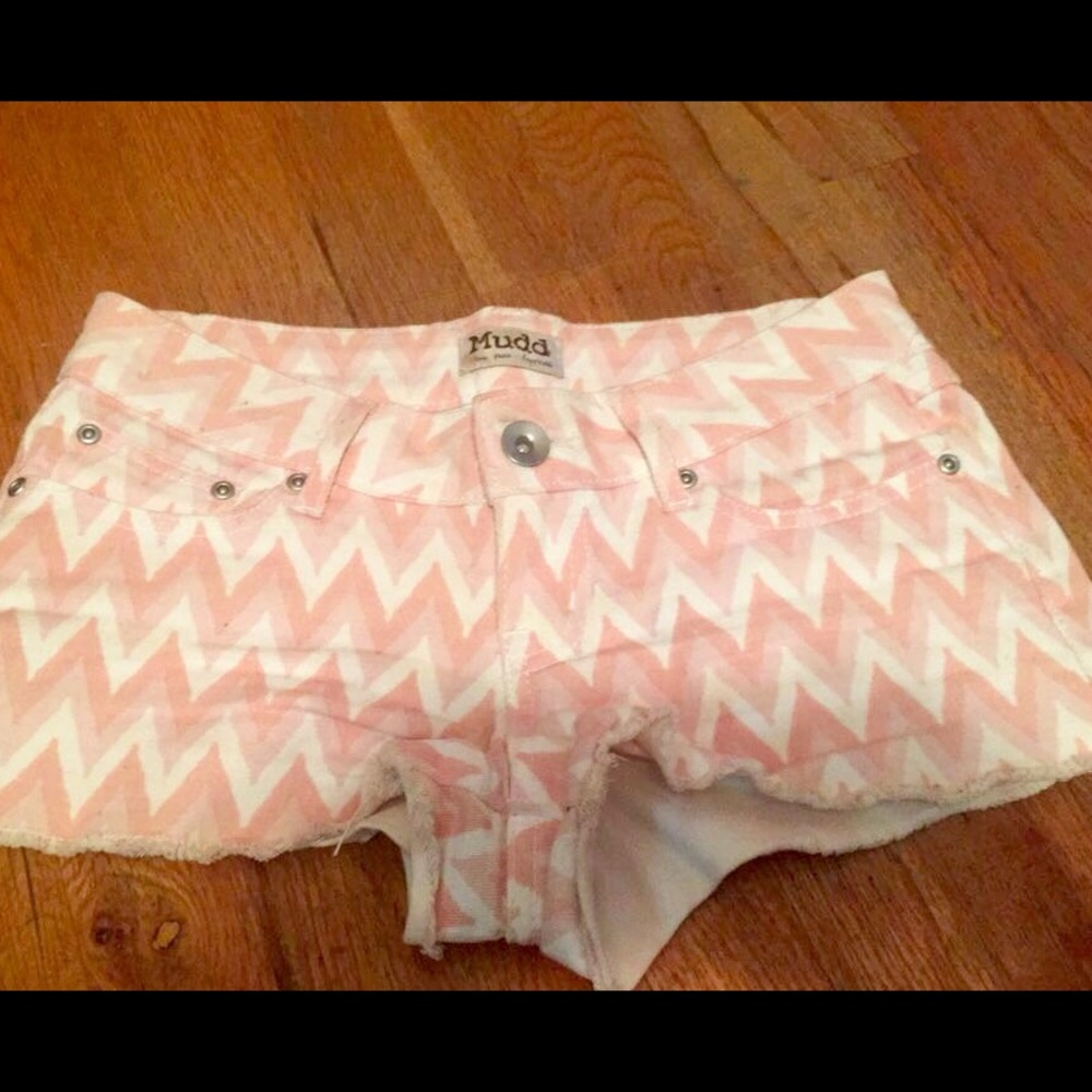 Mudd Chevron pattern short shorts