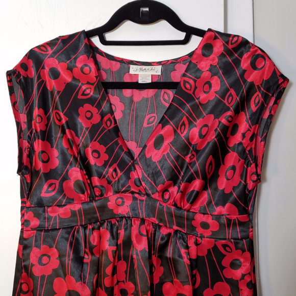 Belle Du Jour Tops - Belle du Jour Red Posies on Black Sleeveless Tunic