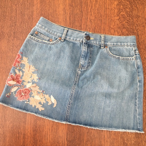 Old Navy Dresses & Skirts - 🆑 Embroidered Roses Denim Mini Skirt