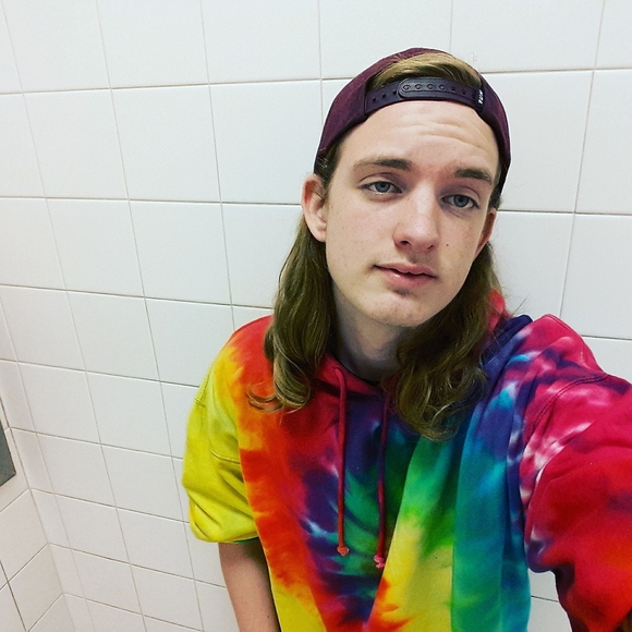 Meet your Posher, Dimitrius - Picture 1 of 1