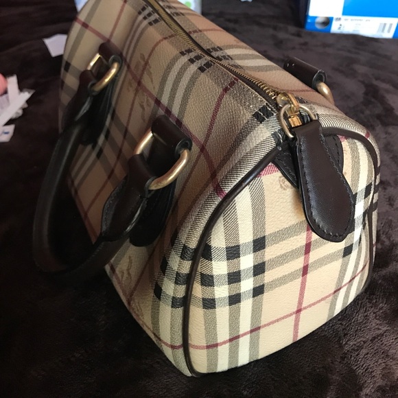 Burberry handbag..PERFECT condition - Picture 2 of 4