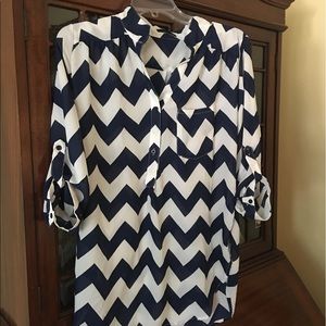 Ladies Sm Navy/white Chevron Blouse