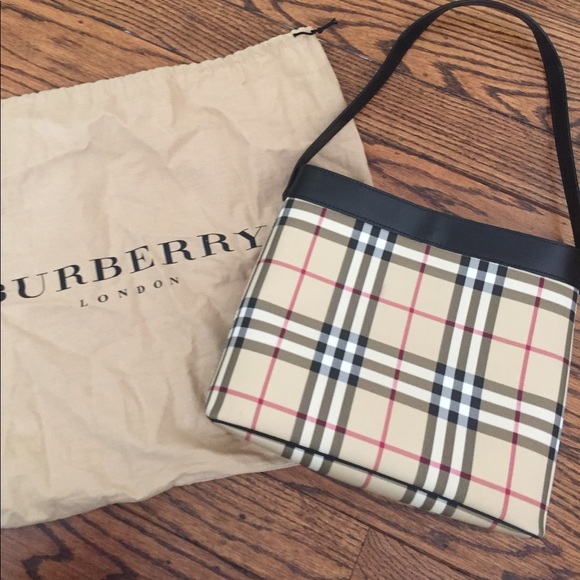 Burberry Handbags - Authentic Burberry Purse.