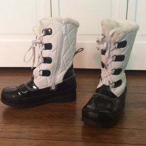 White and black leather quilted snow boots