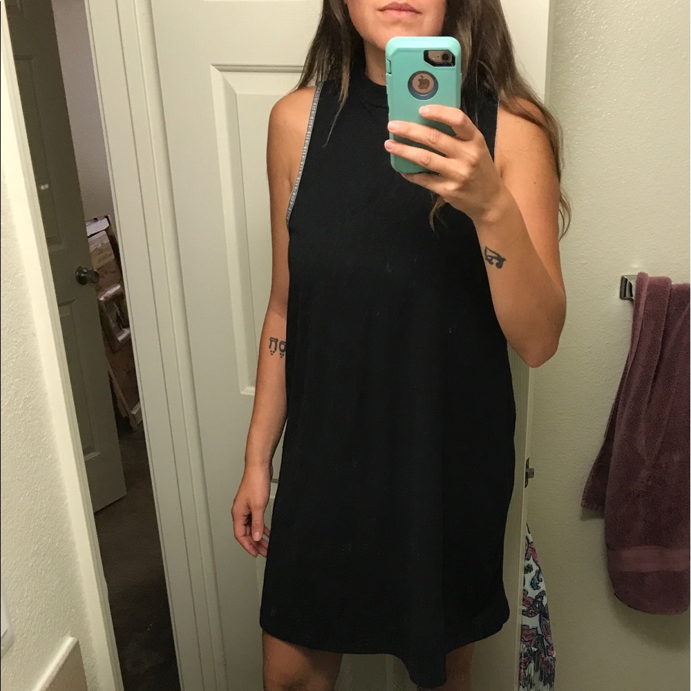 L Roxy black dress
