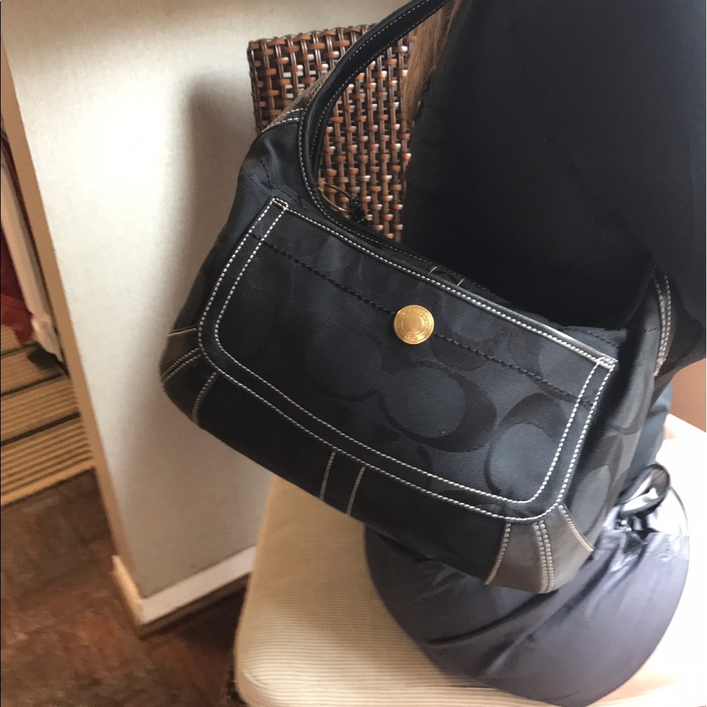 ‼️NEW LISTING‼️COACH Signature Canvas Shoulder Bag