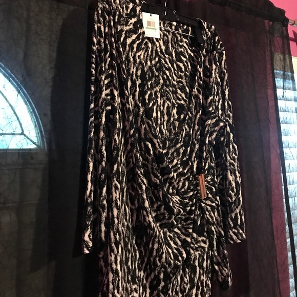 Calvin Klein Dressy Top - Picture 3 of 3