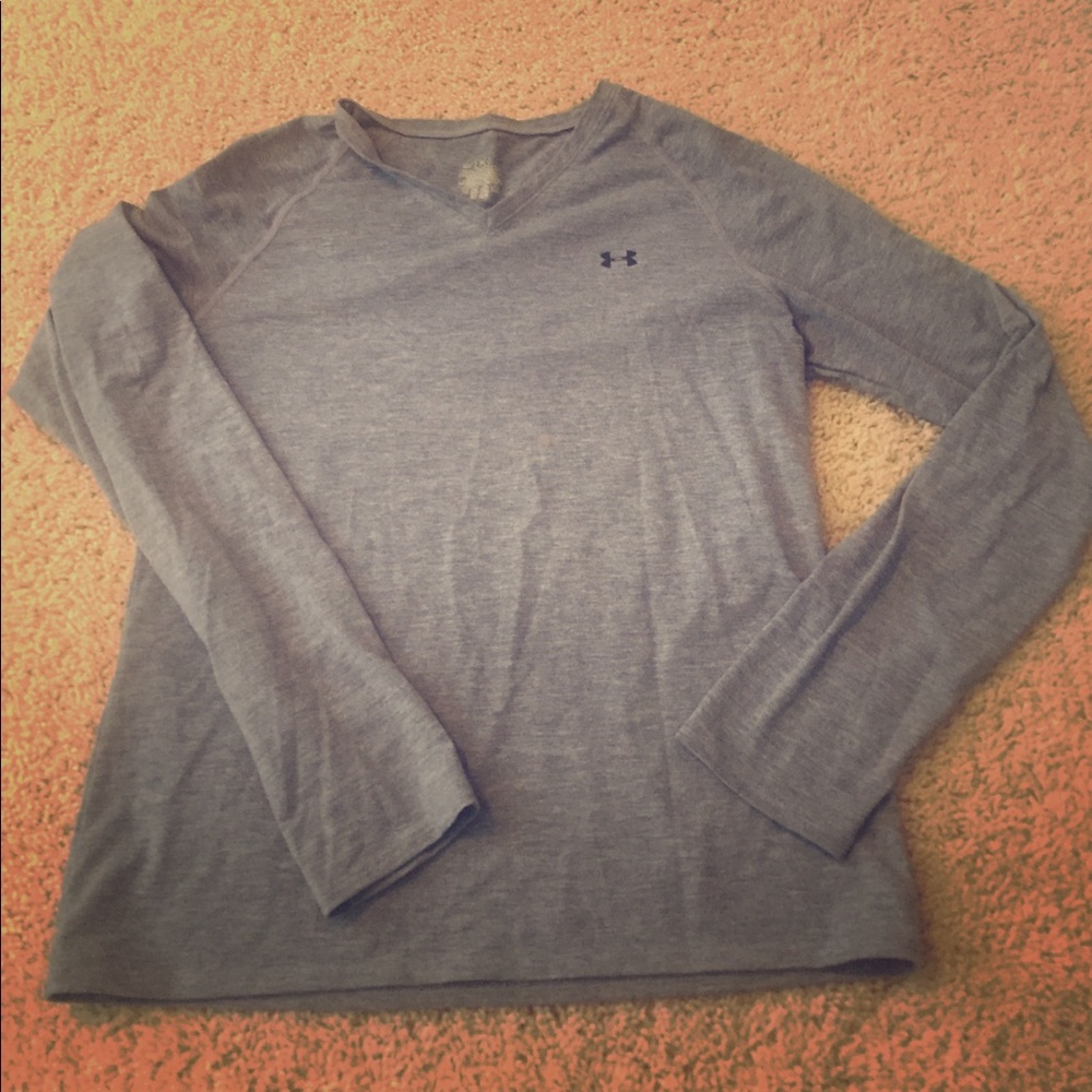 Grey under armour long sleeved thermal shirt