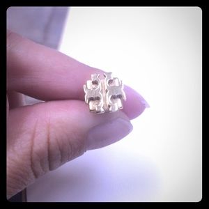 ONE Tory butch earring