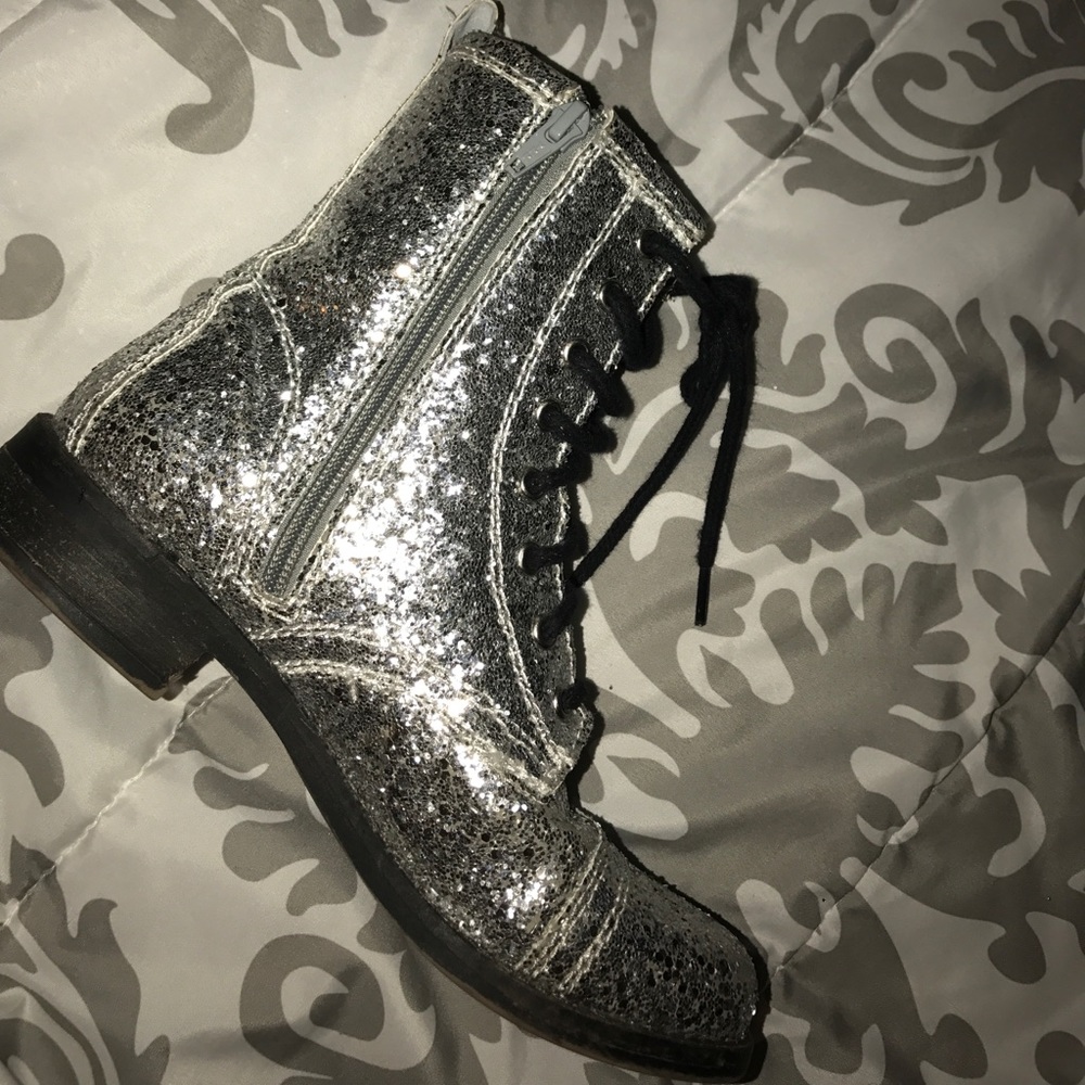 Boots - Picture 5 of 5