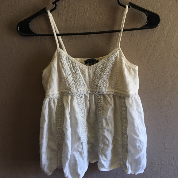 American Eagle Outfitters Tops - Cream lace detail tank