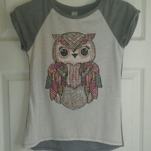 Simple tee w/ colorful owl