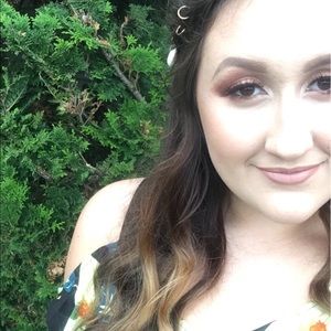 Meet your Posher, Ella