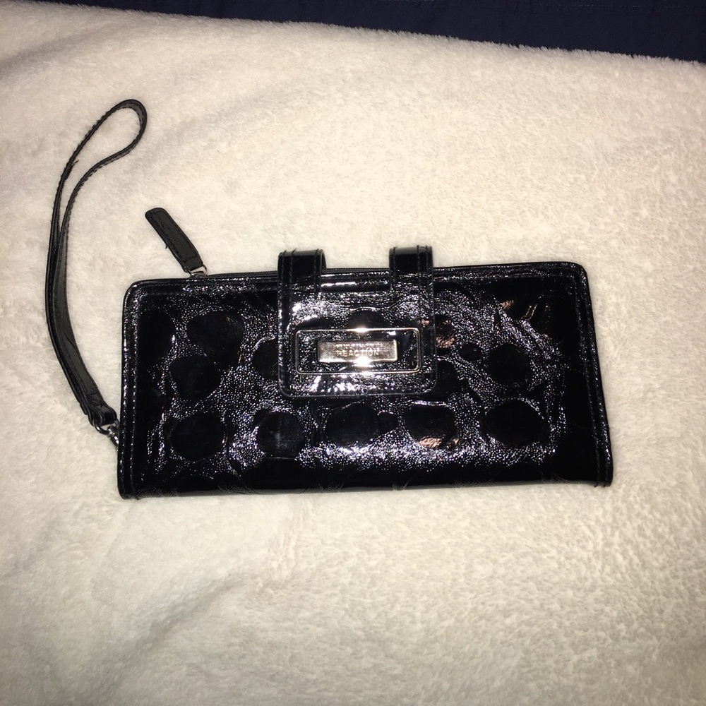 Kenneth Cole Reaction Wristlet/wallet