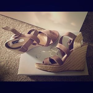 Jessica Simpson never worn wedges!!