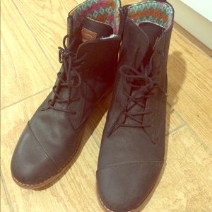 Cozy Toms Boots - Size 10W