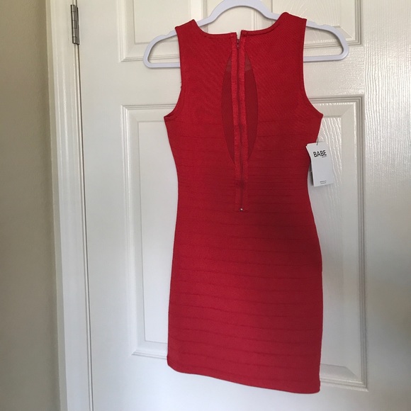 Sleeveless Bodycon Dress - Picture 2 of 4