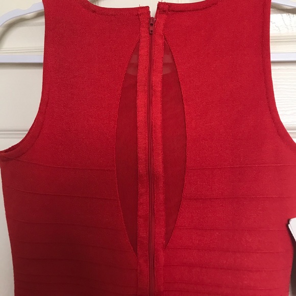 Sleeveless Bodycon Dress - Picture 3 of 4