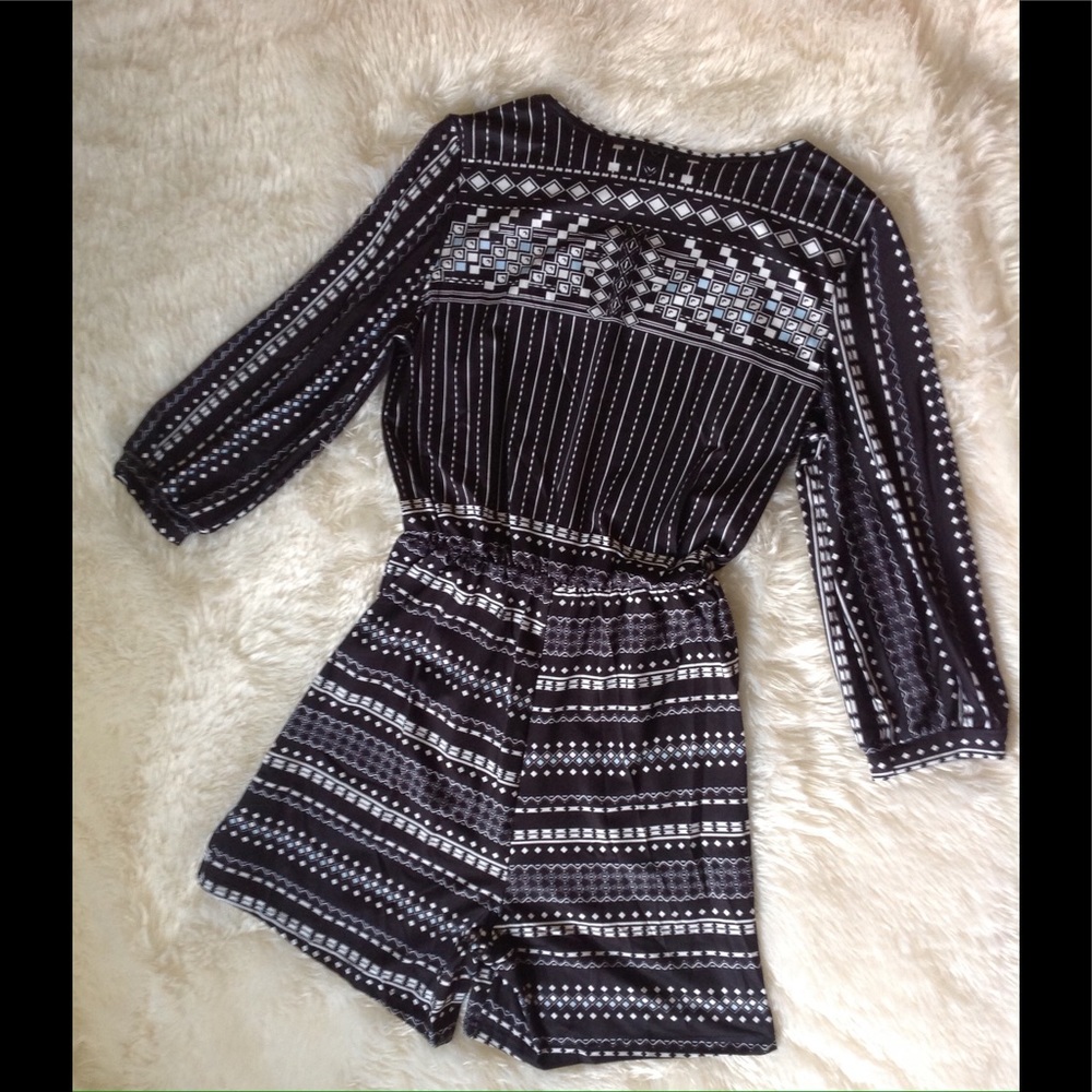 ETHNIC BOHO PRINT LIGHT WEIGHT POLY ROMPER SZ L/8 - Picture 6 of 8
