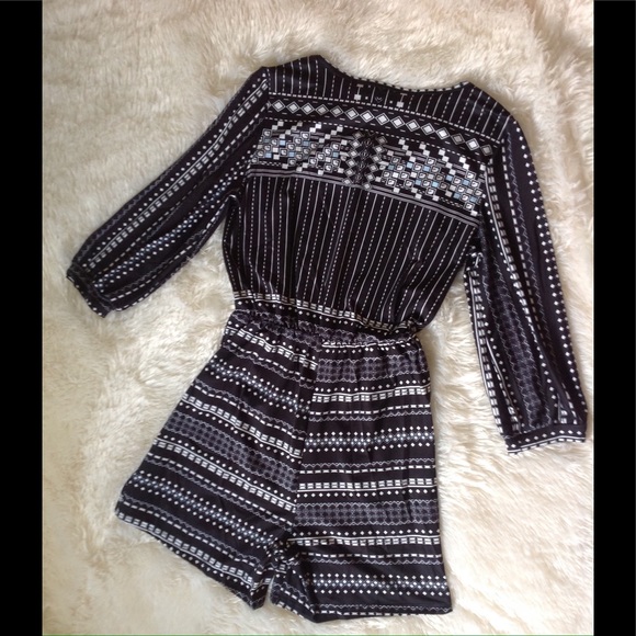 ETHNIC BOHO PRINT LIGHT WEIGHT POLY ROMPER SZ L/8 - Picture 6 of 8