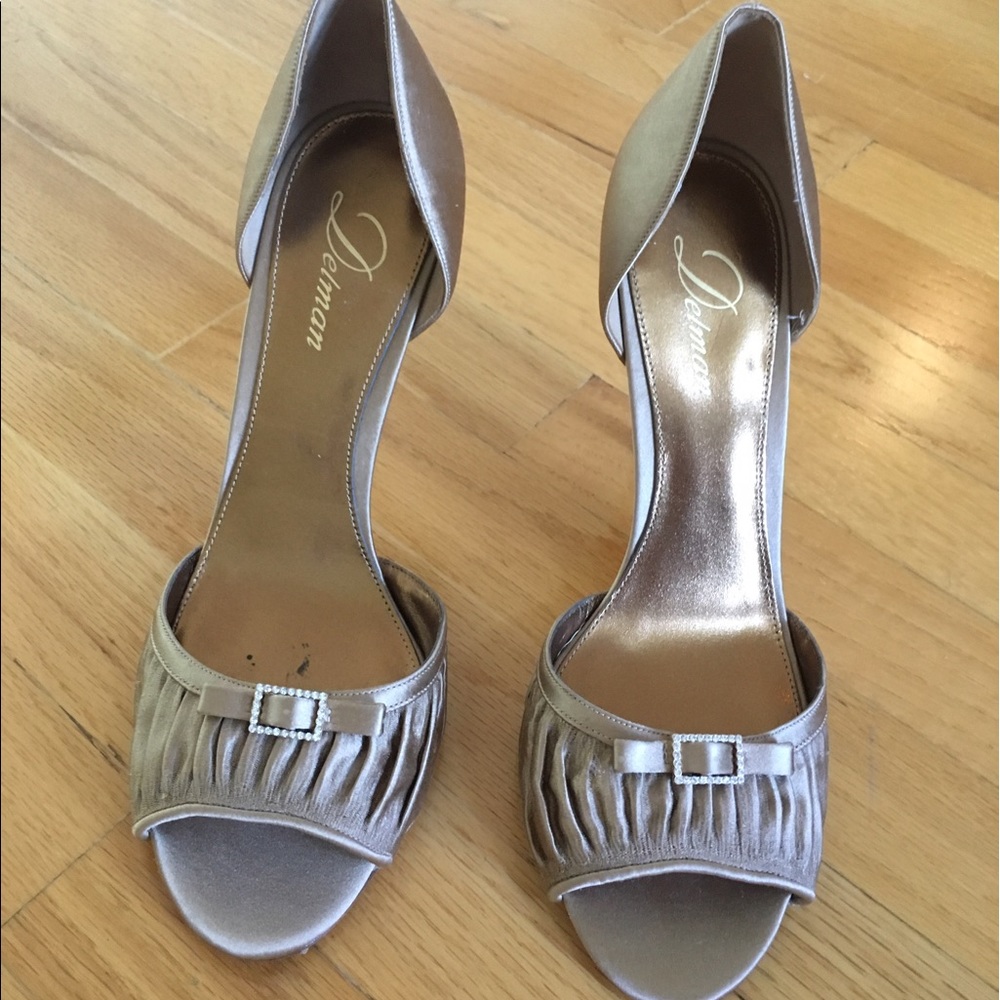 NEW Delman gold satin open toe pumps, size 10 US.