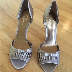 NEW Delman gold satin open toe pumps, size 10 US.
