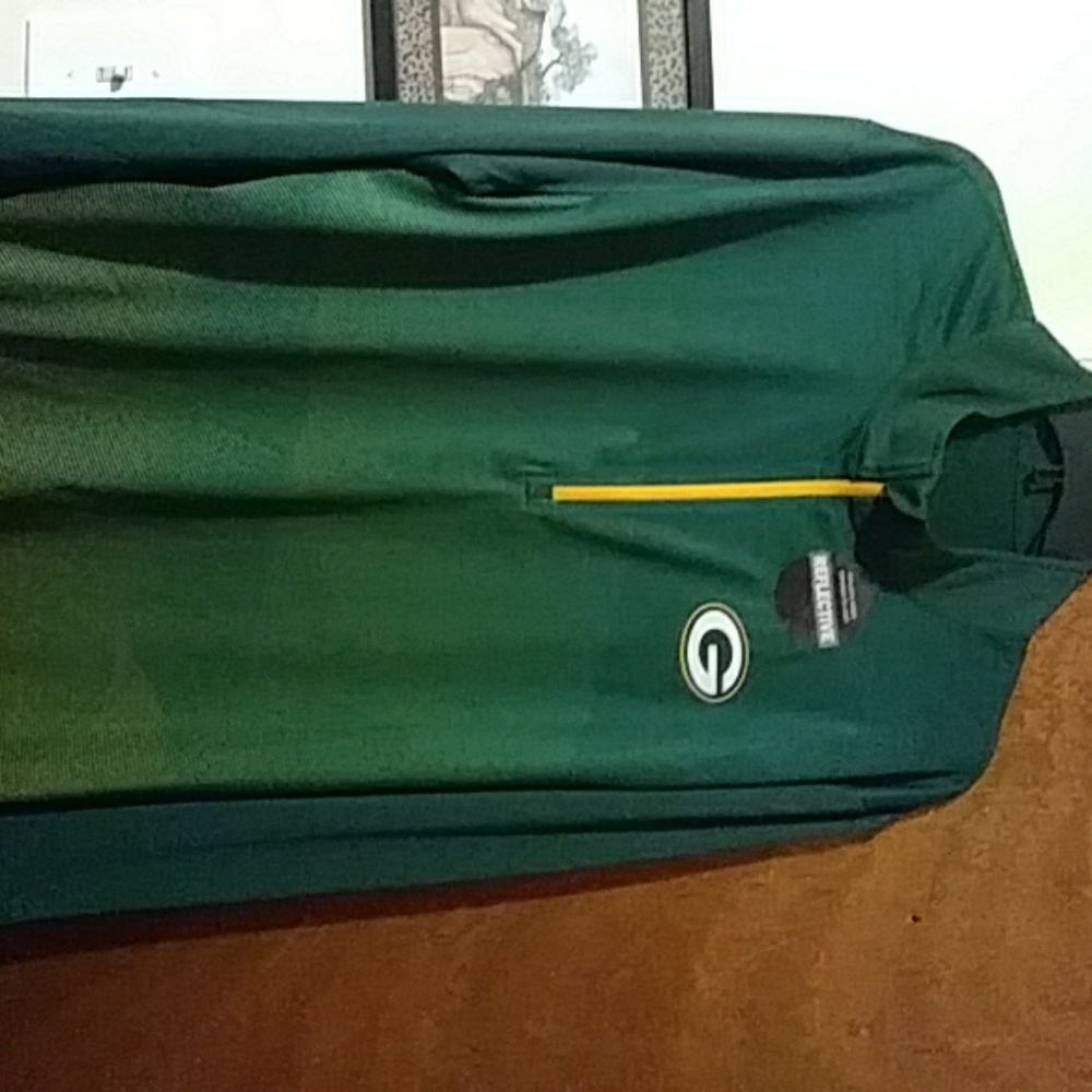 Green bay pullover