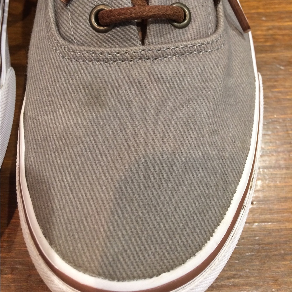 Vans - Picture 2 of 4