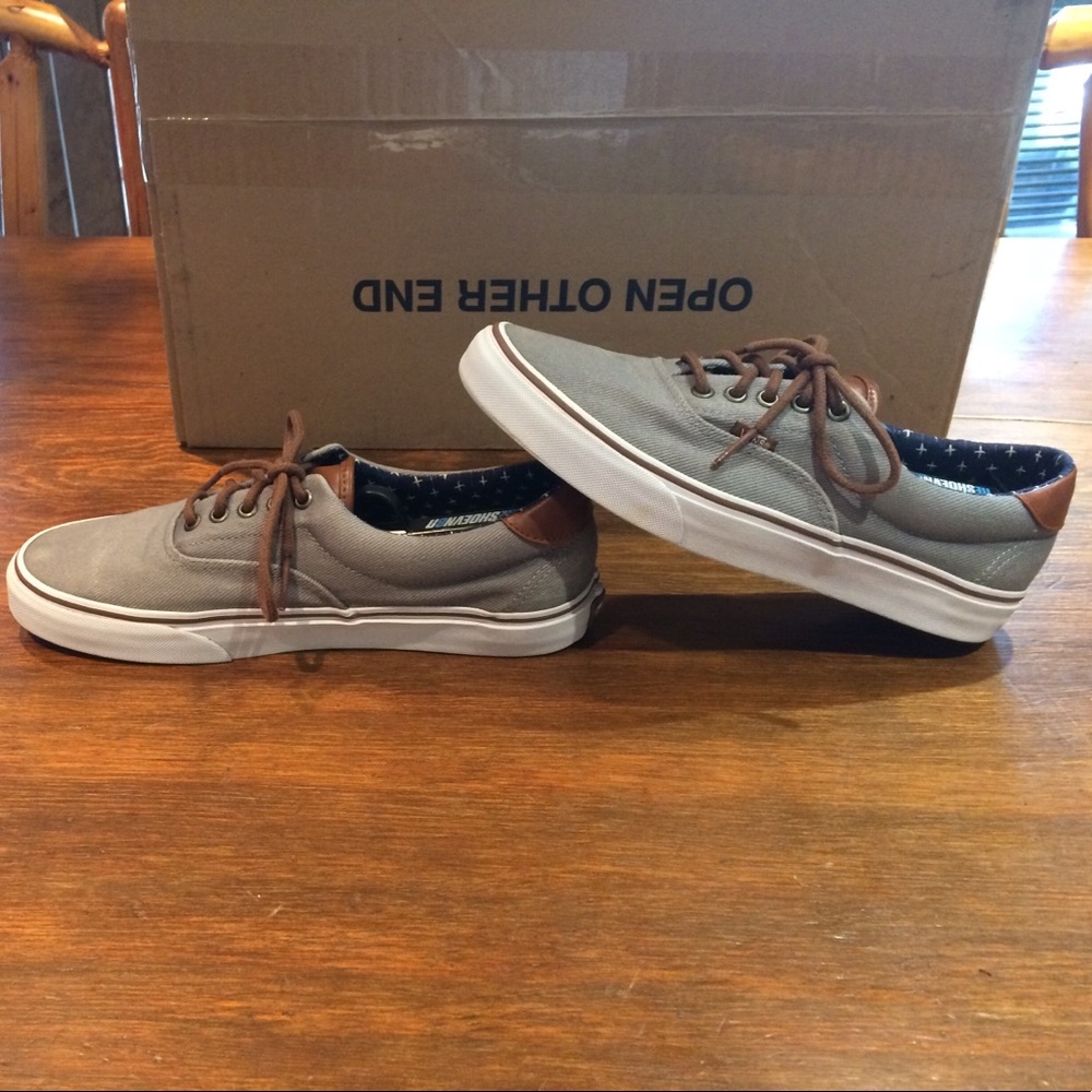 Vans - Picture 3 of 4