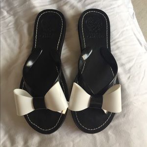 Vince Camuto fip flops