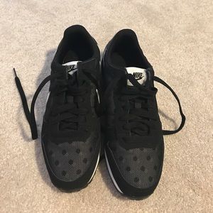 Black polka dot Nike's, 6