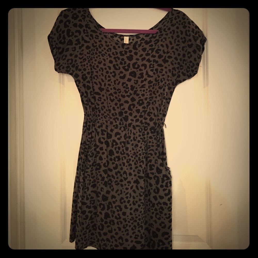 Black and gray leopard short dress