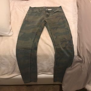 BDG Mid Rise Camouflage Skinny Jeans!