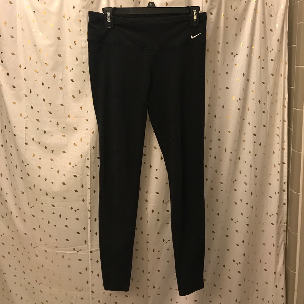 Nike dri- fit mid waist leggings.
